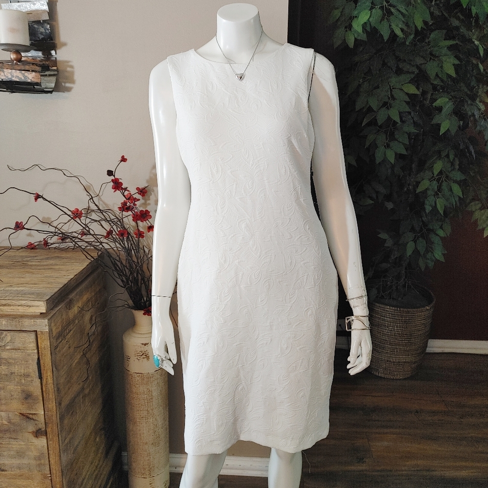 Tommy Hilfiger White Floral Textured Sheath Dress